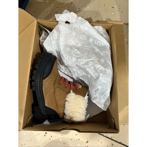 UGG NWT Ashton Addie Leather/Wool Boots Chestnut Youth Toddler Size 9 - Picture 8 of 9